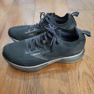 Brooks levitate 3 running shoes